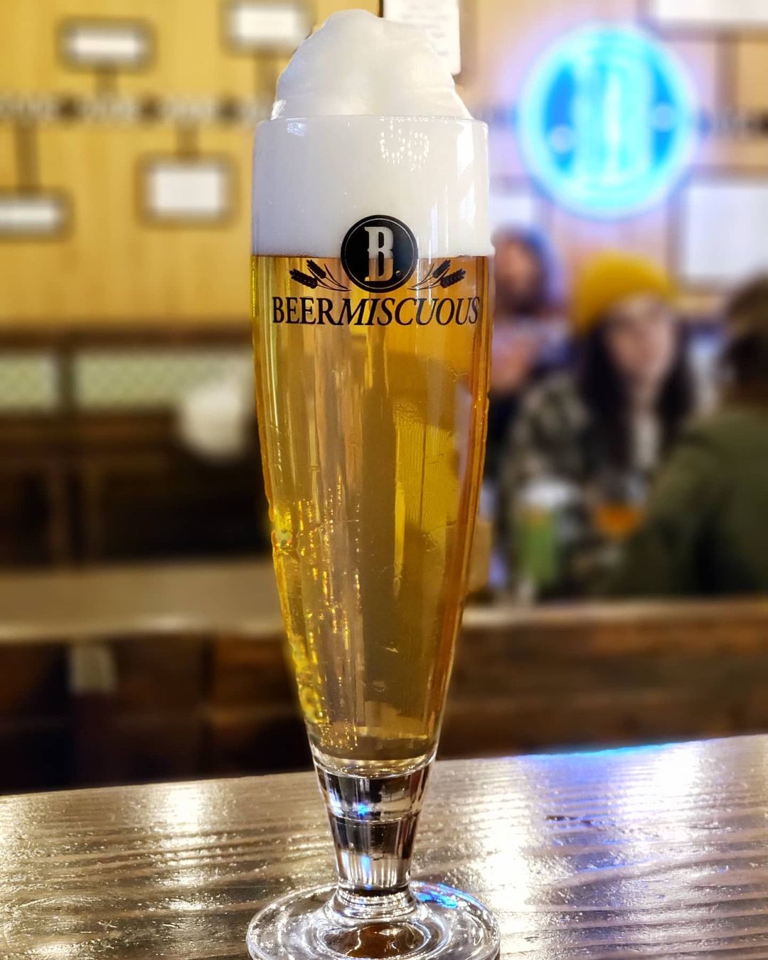 https://beermiscuous.com/wp-content/uploads/2021/07/slow-pour-pils.jpg